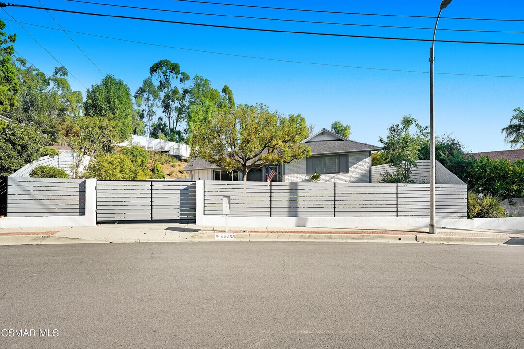 23353 Balmoral Ln in Los Angeles, CA - Building Photo