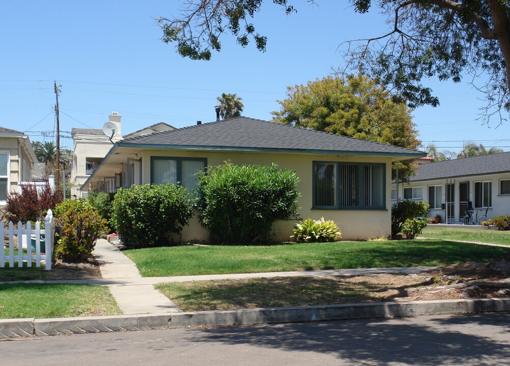 918-924 Chalcedony St in San Diego, CA - Building Photo