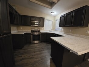 303 Pinon Way in Red Bluff, CA - Building Photo - Building Photo