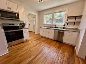 35 Perry Ave in Greenville, SC - Building Photo