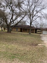 344 That Way in Bay City, TX - Building Photo