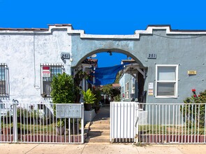 251-261 W 82nd Street in Los Angeles, CA - Building Photo - Building Photo