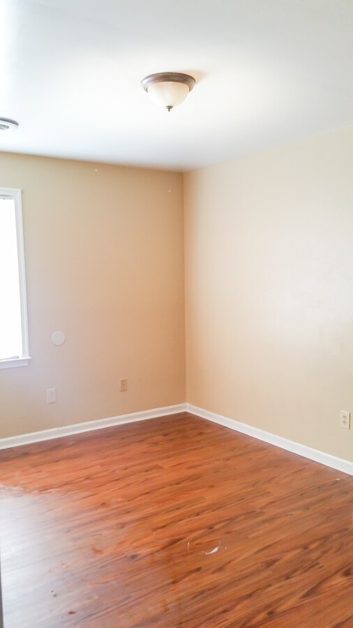 5207 Cheshire Dr in Hopewell, VA - Foto de edificio - Building Photo