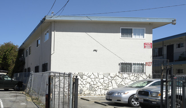 3127 Pleitner Ave in Oakland, CA - Building Photo - Building Photo