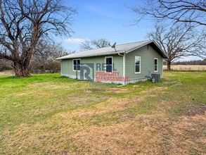 1509 Co Rd 3385 in Saltillo, TX - Building Photo - Building Photo