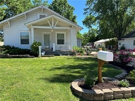 410 E Tulsa St in Siloam Springs, AR - Building Photo