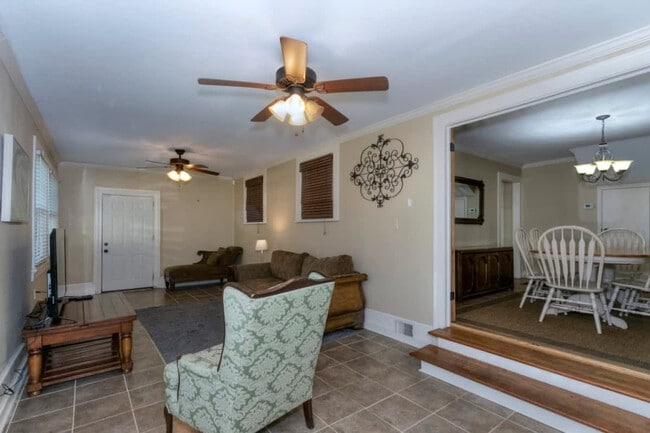 property at 1416 S Dixon Dr
