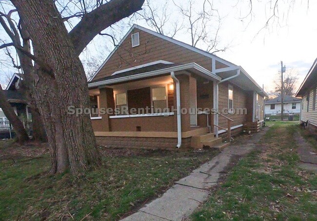 property at 3708 N Kenwood Ave