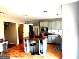20411 Middlebury St in Ashburn, VA - Building Photo