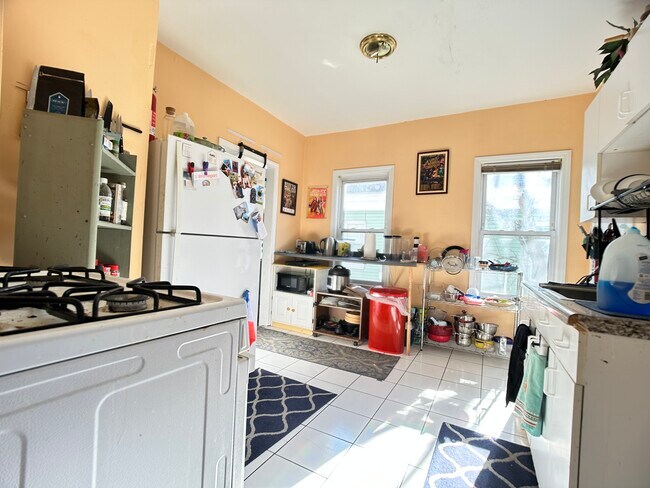 72 Antwerp St, Unit 72