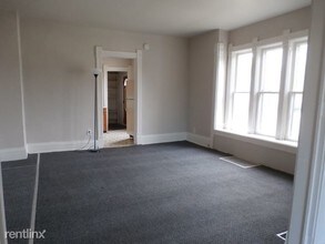 861 Washington Ave-Unit -Apt 1W in Muskegon, MI - Building Photo - Building Photo