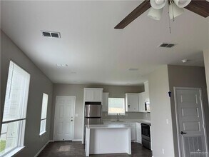 1601 Molino Dr, Unit 2 in Edinburg, TX - Building Photo - Building Photo