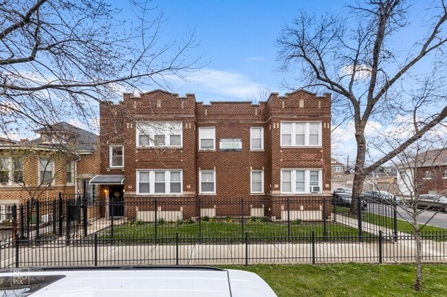 6455 S Fairfield Ave in Chicago, IL - Building Photo - Building Photo