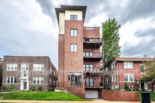 6416 Cates Ave in University City, MO - Building Photo