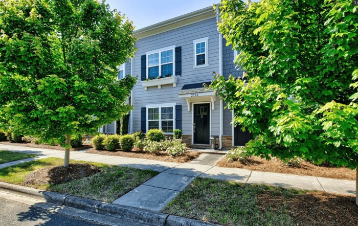 2506 Gallery Drive in Denver, NC - Building Photo