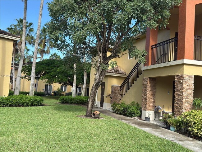 930 NE 34th Ave in Homestead, FL - Building Photo - Building Photo