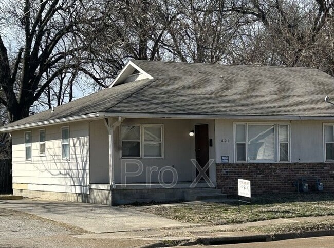 property at 801 N Rouse St