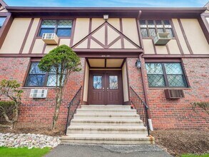 391 Sierra Vista Ln in Valley Cottage, NY - Building Photo - Building Photo