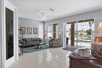 5065 47th St W in Bradenton, FL - Foto de edificio - Building Photo