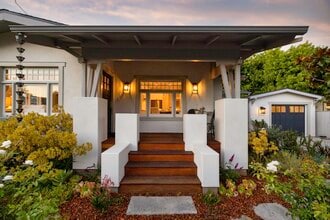 1208 Castillo St in Santa Barbara, CA - Building Photo - Building Photo