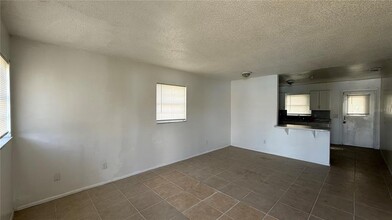 325 W Pierce St in Lake Alfred, FL - Building Photo - Building Photo