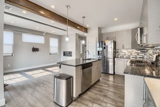 12243 W Alameda Dr in Lakewood, CO - Foto de edificio - Building Photo