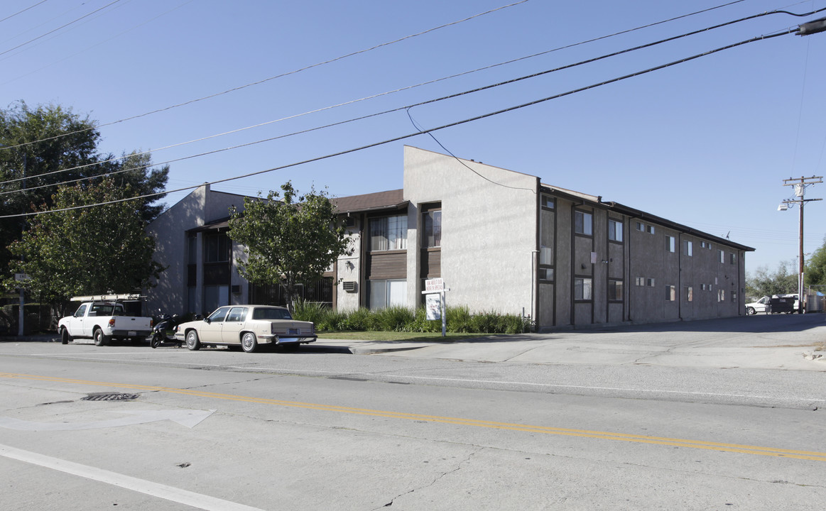 6129 Cahuenga in North Hollywood, CA - Foto de edificio