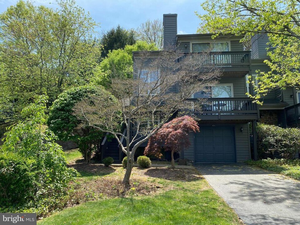 42 Chicopee Dr in Princeton, NJ - Building Photo