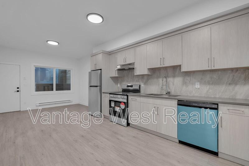 3576 Silver Wy in West Kelowna, BC - Building Photo