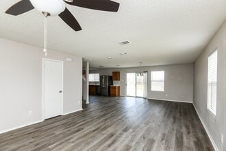 907 Blue Sky Dr in Arlington, TX - Building Photo - Building Photo