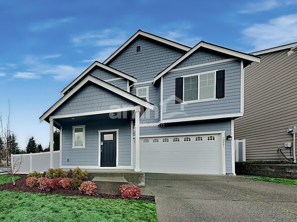 10601 136th St Ct E in Orting, WA - Building Photo