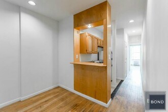 68 E 1st St in New York, NY - Building Photo - Building Photo