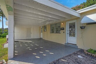 2833 SW 5th St in Fort Lauderdale, FL - Building Photo - Building Photo