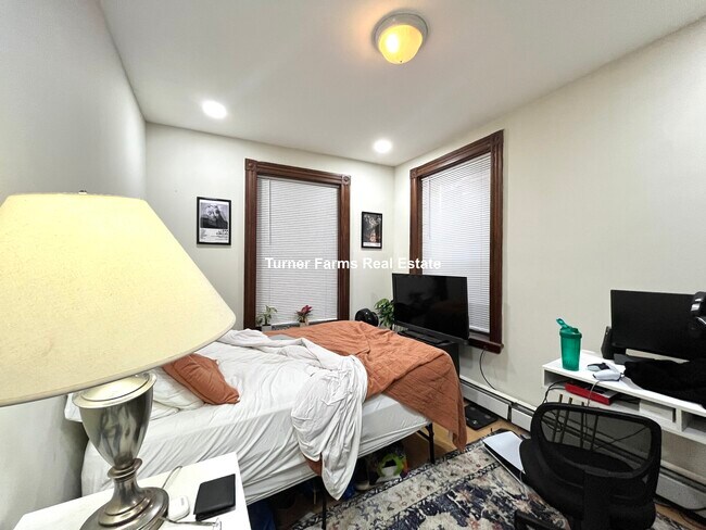 129 Cedar St, Unit 3 in Boston, MA - Building Photo - Building Photo