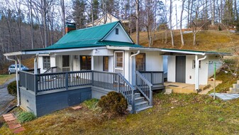 1239 E Fork Rd in Sylva, NC - Building Photo