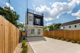3516 Noah St in Houston, TX - Building Photo - Building Photo