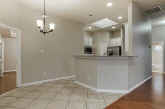 883 San Jacinto Dr in Grand Prairie, TX - Building Photo - Building Photo