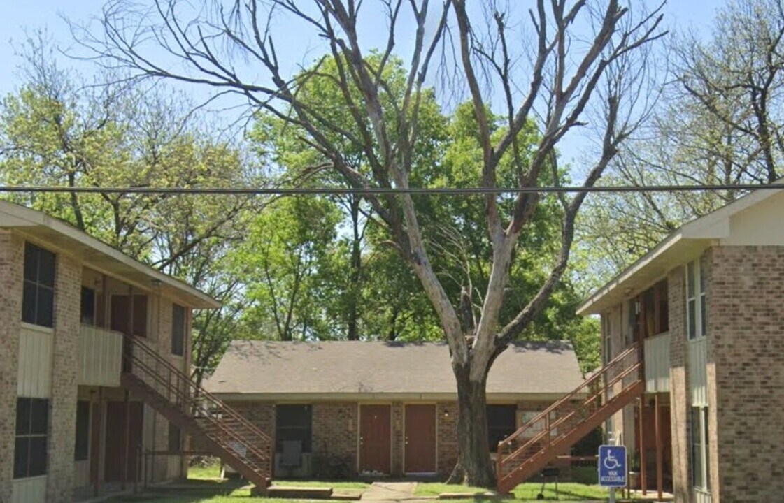 812 E Palestine St in Mexia, TX - Foto de edificio