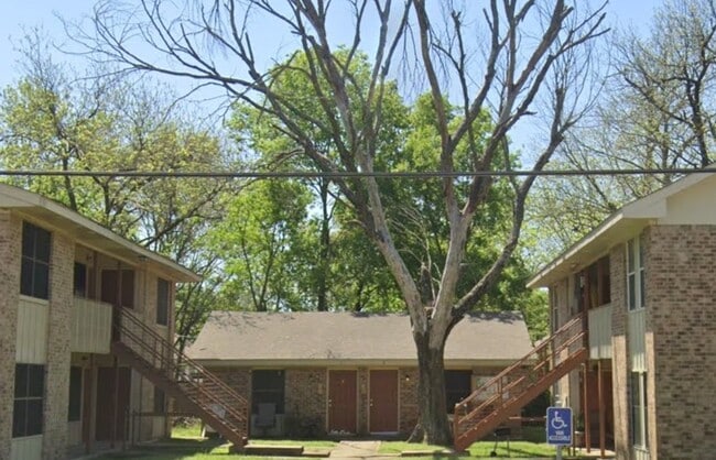 property at 812 E Palestine St