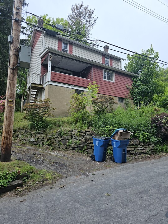 277 Harrison Rd in Turtle Creek, PA - Building Photo