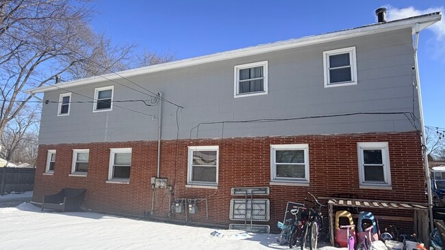 2142 Western Ave in Waukegan, IL - Foto de edificio - Building Photo