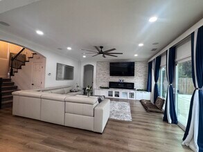 9521 Shadowrock Way in Elk Grove, CA - Building Photo - Building Photo