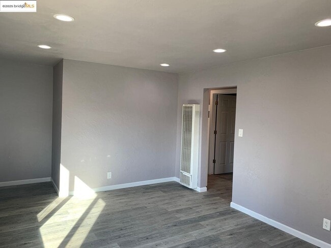 114 Hollywood Ave in Vallejo, CA - Building Photo - Building Photo