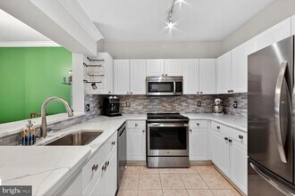 4561 Strutfield Ln in Alexandria, VA - Building Photo - Building Photo