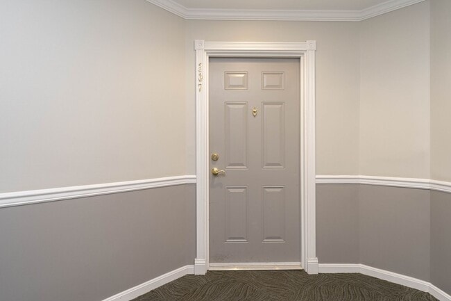 8183 Carnegie Hall Ct in Vienna, VA - Foto de edificio - Building Photo