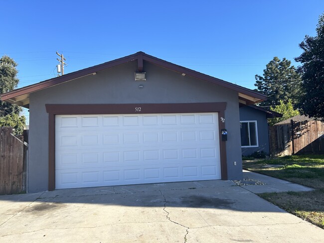 512 Comstock Ct in Modesto, CA - Building Photo - Building Photo