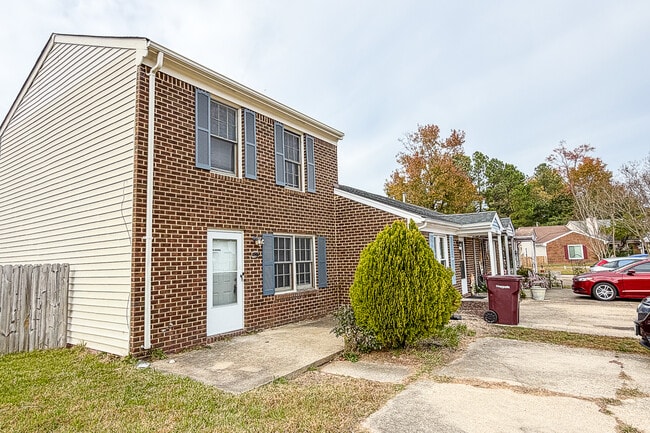 1038 Wickford Ct in Chesapeake, VA - Building Photo - Building Photo