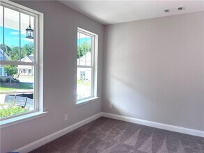 4395 Easter Lily Ave in Buford, GA - Foto de edificio - Building Photo
