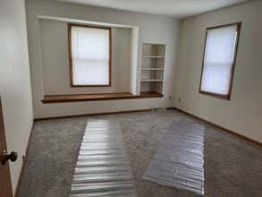 2005 Miller St in West Bend, WI - Building Photo - Building Photo