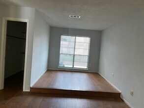 1326 Barrowgate Dr in Sugar Land, TX - Building Photo - Building Photo